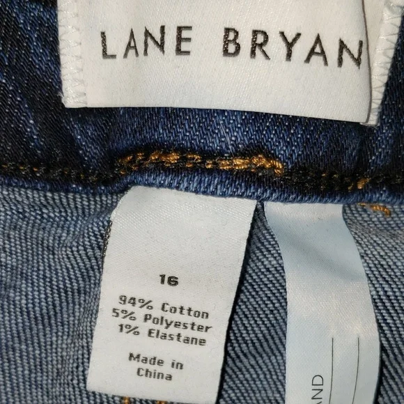 gently preowned womens Lane Bryant Jeans. - Picture 3 of 5